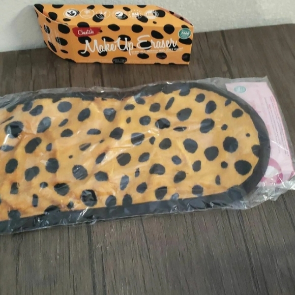 Makeup Eraser - Picture 2 of 2